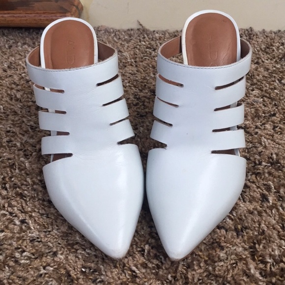 Adorable blue ALDO mules! So chic! 4" - Picture 4 of 5